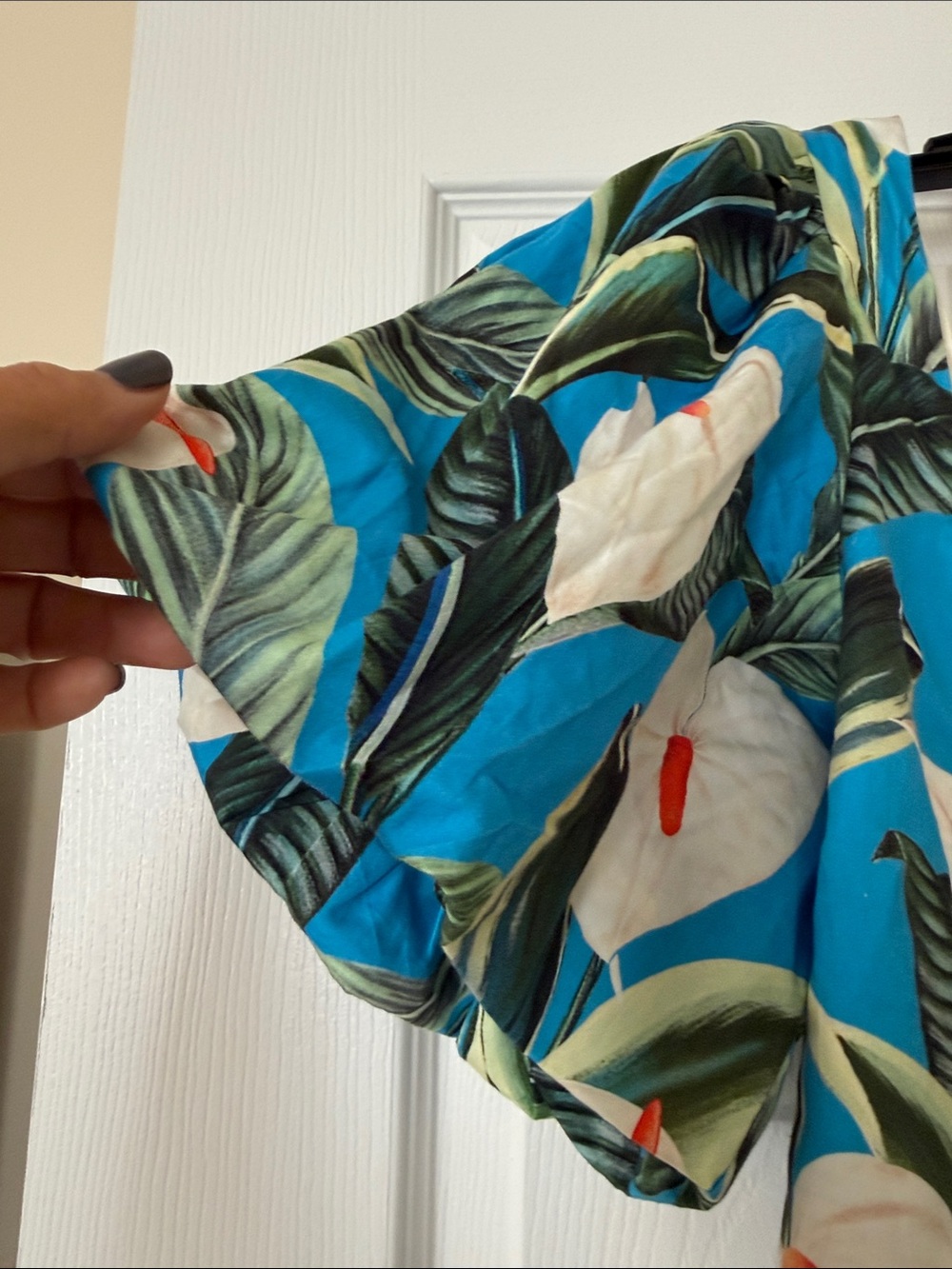 FARM Rio Blue Tropical Ruffle Off-Shoulder Crop Top - Picture 3 of 9